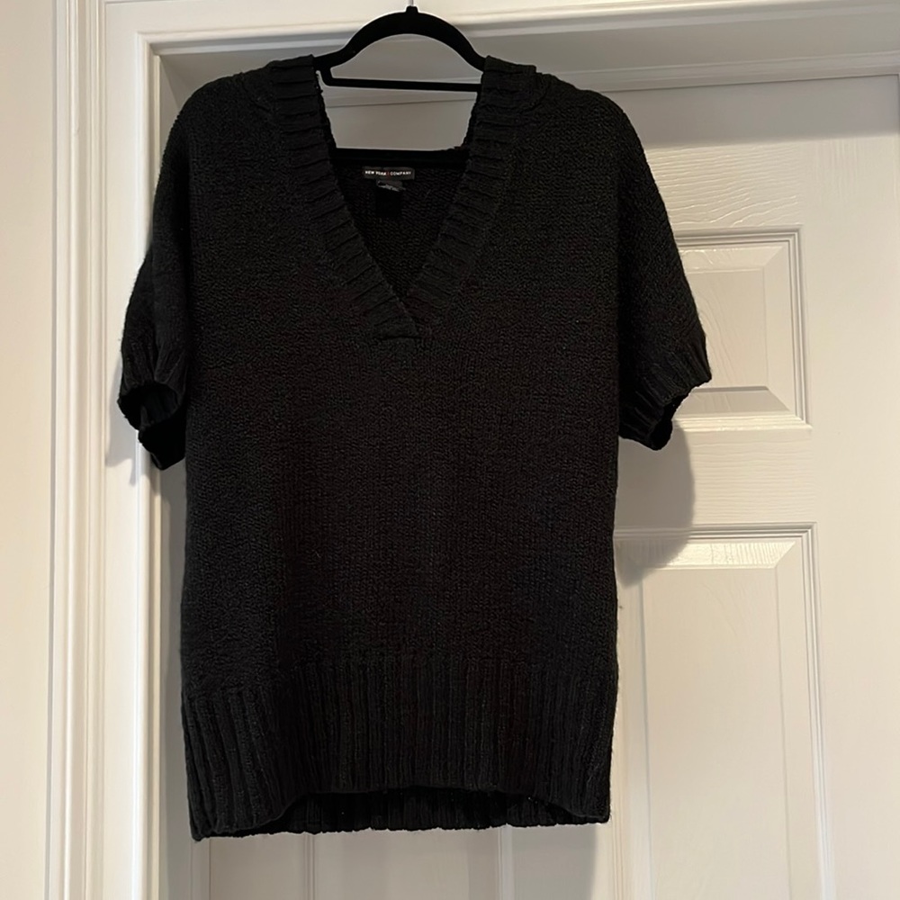 Short sleeve hooded sweater